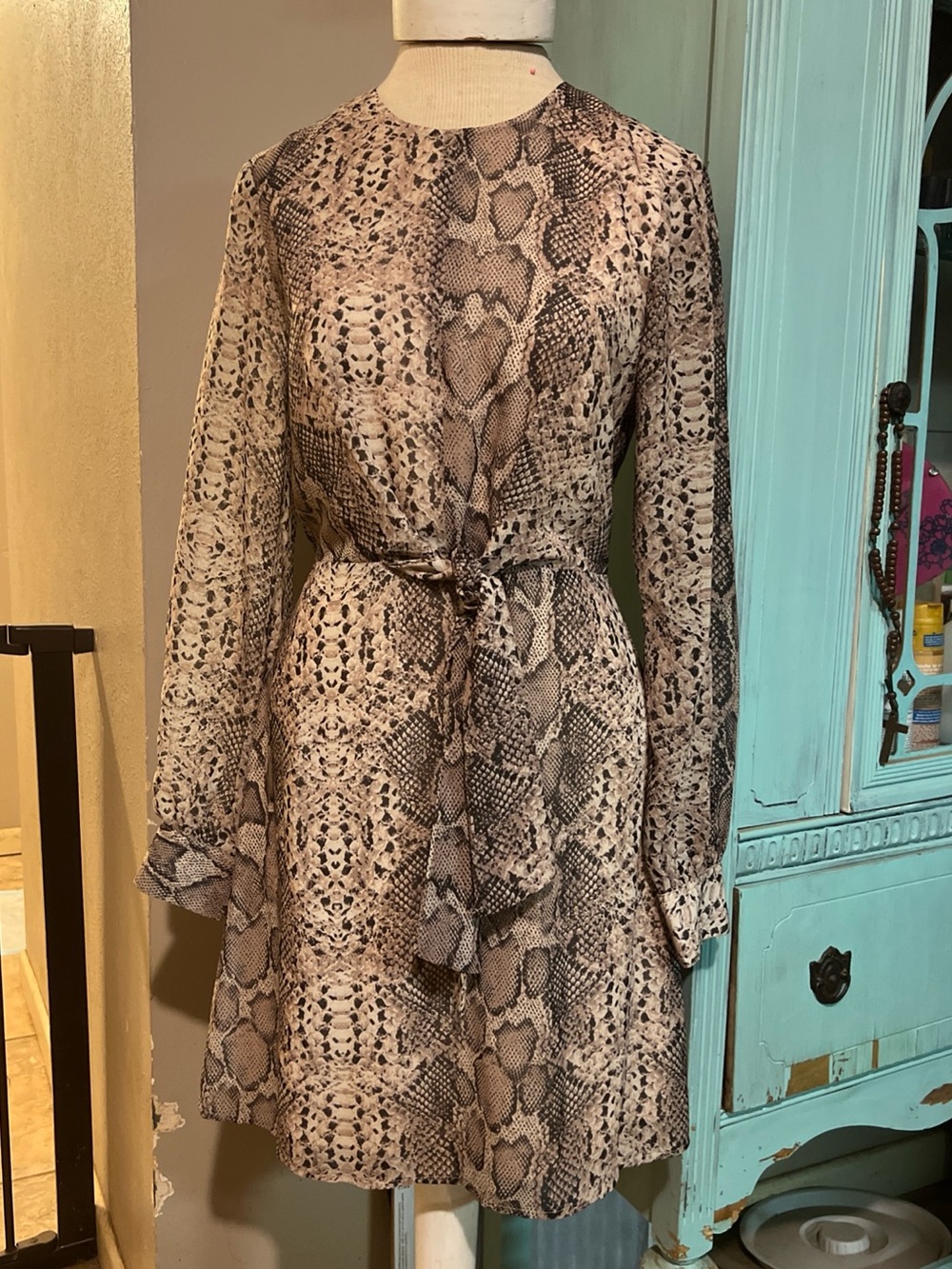 Anthropologie HUTCH Long-Sleeve Snake Print Lined Poly Short Dress Size 2 Elegan